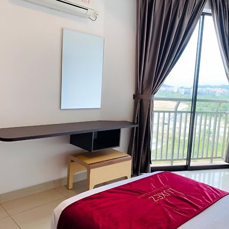 Marina Heights Hotel Residences Lumut Exterior foto