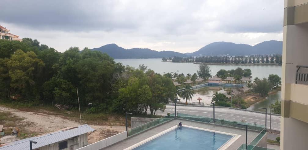 Marina Heights Hotel Residences Lumut Exterior foto