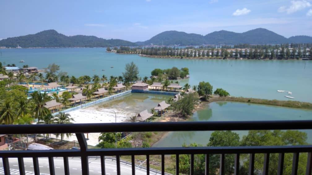Marina Heights Hotel Residences Lumut Exterior foto