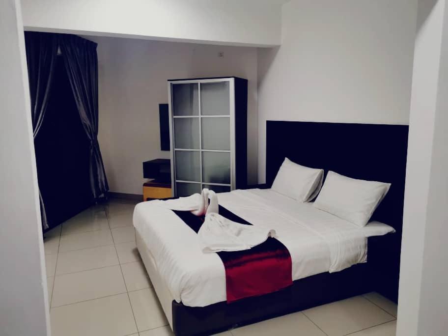 Marina Heights Hotel Residences Lumut Exterior foto