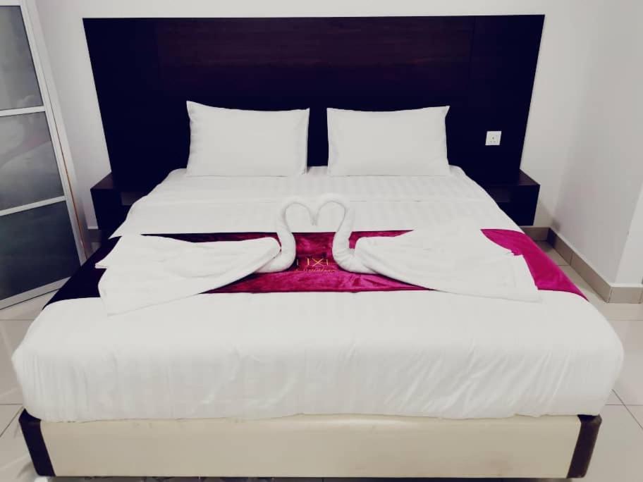 Marina Heights Hotel Residences Lumut Exterior foto
